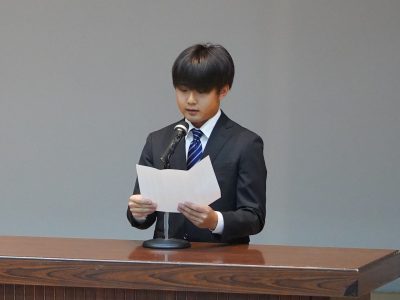 山本凌久 学生会長は「鳥羽商船高専のブランド力への信頼性はこれまでの先輩が築き上げてきた努力である。伝統を受け継ぎながら、地域で、世界で活躍できる人材になるよう私たちも努力したい」と挨拶を述べました。