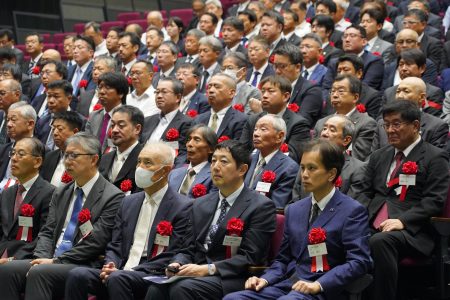 参加者の様子。150周年記念式典には、学校関係者を含め延べ180人が参加しました。