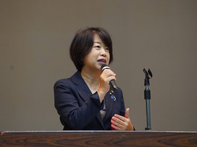 農林水産大臣政務官を務める山本佐知子 参議院議員は「近年、スマート農業に大きな注目が集まっており、この技術を支えているのが、鳥羽商船高専のような高専で育つ技術者である。このような人材を育成している鳥羽商船高専のことを誇りに思ってほしい」と祝辞を述べました。